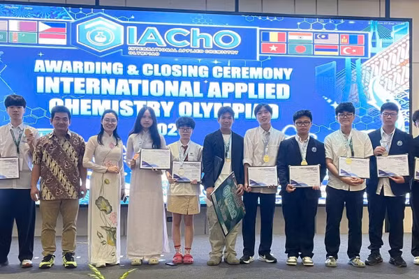 Tất cả 11 học sinh đội Việt Nam đều đoạt giải tại IAChO 2026.