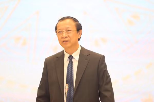 Thứ trưởng Thường trực Bộ GD&ĐT Phạm Ngọc Thưởng tại buổi họp báo Chính phủ thường kỳ chiều 4/5.