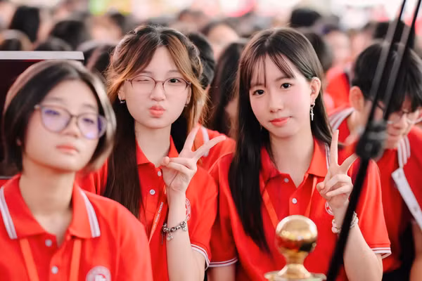 Tân sinh viên Trường Đại học Ngoại thương.