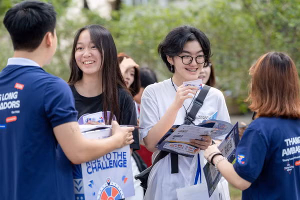 Thí sinh được tư vấn các ngành, chương trình đào tạo của Trường Đại học Thăng Long.