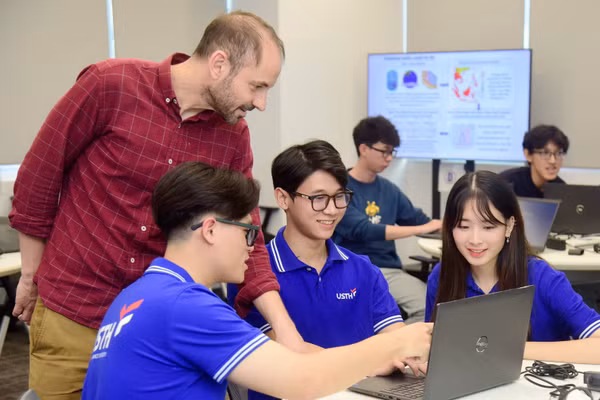 Sinh viên Trường Đại học KH&CN Hà Nội trong giờ học.