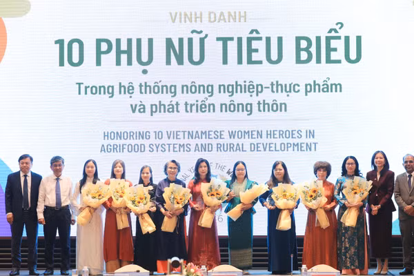 GS.TS.NGƯT Nguyễn Thị Lan được tôn vinh là phụ nữ tiêu biểu