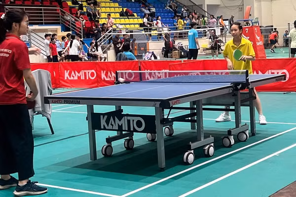 Học sinh nữ Trường THCS Dịch Vọng (Hà Nội) tham gia Giải thể thao học sinh phổ thông phường Cầu Giấy năm 2025-2026. Ảnh minh họa/website nhà trường.