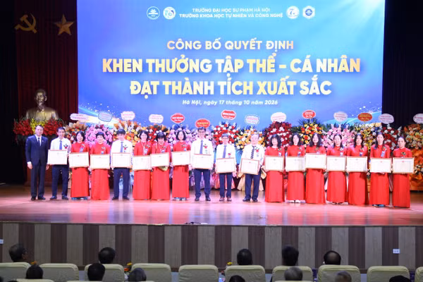Nhiều cá nhân được vinh danh, khen thưởng.