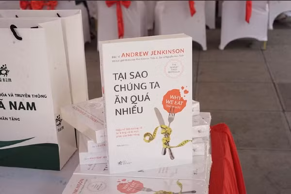 'Tại sao chúng ta ăn quá nhiều' chỉ rõ những lầm tưởng về béo phì