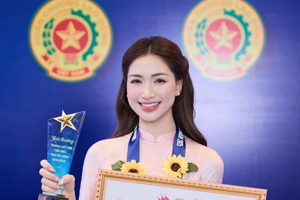 Hòa Minzy đón ‘tin vui' sau khi lọt top 10 Gương mặt trẻ Việt Nam tiêu biểu