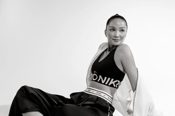 H'Hen Niê khẳng định phụ nữ đẹp nhất khi tự tin