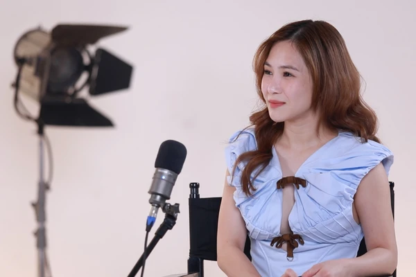 Hương Tràm 'sao check' đầy thú vị về hành trình sự nghiệp và cuộc sống