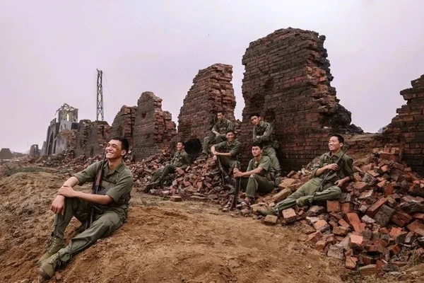 'Mưa Đỏ' trở thành phim ăn khách nhất lịch sử phòng vé Việt