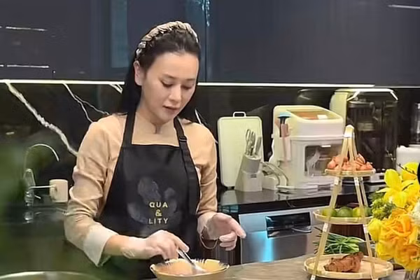 Phương Oanh bất ngờ xuất hiện sau biến cố gia đình, vẻ thoáng buồn gây chú ý