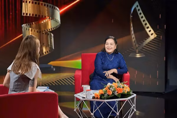 NSND Ngọc Lan bồi hồi nhớ lại kỉ niệm khó quên trong Lửa trung tuyến