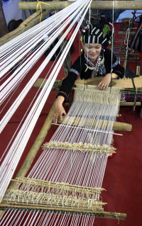 Sắc thái văn hoá độc đáo còn nguyên vẹn ở Bản Hon ảnh 3 Sắc thái văn hoá độc đáo còn nguyên vẹn ở Bản Hon ảnh 3