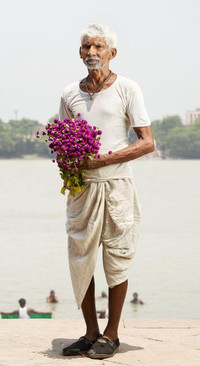 Những người đàn ông bán hoa ở Ấn Độ ảnh 6