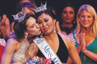 Những hoa hậu nổi tiếng vì… xấu! ảnh 12