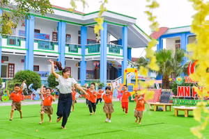 Nâng cao chất lượng nuôi dạy trẻ từ xây dựng trường mầm non chuẩn quốc gia.