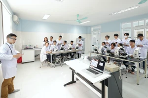 Tầm nhìn chiến lược phát triển đội ngũ giảng viên, nhà khoa học chuẩn quốc tế.