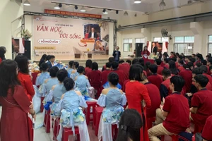 Tọa đàm Văn học nuôi dưỡng tâm hồn, gieo mầm hạnh phúc và nhân ái.