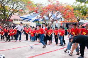 Một giờ học ngoại khóa của các em Trường Bán trú Tiểu học số 1 Na Sang, Na Sang Mường Chà, tỉnh Điện Biên.