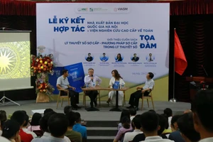 Ký kết hợp tác giữa Nhà xuất bản Đại học Quốc gia Hà Nội và Viện nghiên cứu cao cấp về Toán.