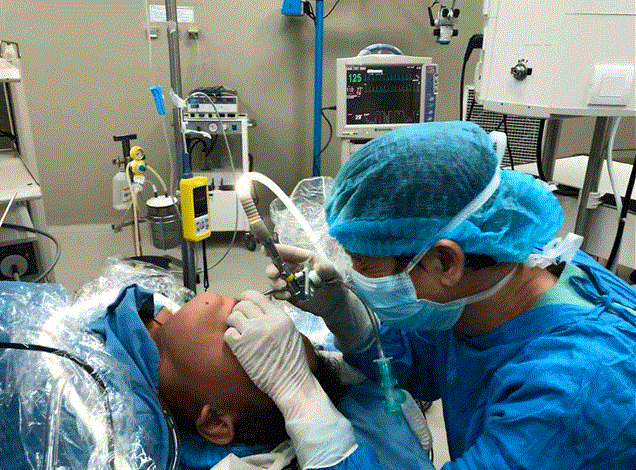 Đà Nẵng: Gắp con đỉa còn sống ra khỏi cổ họng bệnh nhân