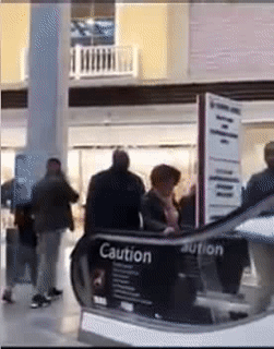 Chỗ mấy đứa chơi đấy à.