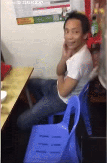 Sinh nhật ai cũng có quà mà.