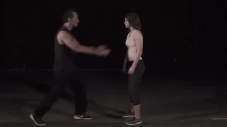 5 động tác tự vệ đơn giản bất kỳ phụ nữ nào cũng nên biết để phòng trừ bất trắc xảy ra - Ảnh 7. 5 động tác tự vệ đơn giản bất kỳ phụ nữ nào cũng nên biết để phòng trừ bất trắc xảy ra - Ảnh 7.