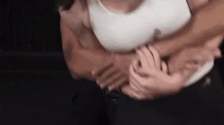 5 động tác tự vệ đơn giản bất kỳ phụ nữ nào cũng nên biết để phòng trừ bất trắc xảy ra - Ảnh 3. 5 động tác tự vệ đơn giản bất kỳ phụ nữ nào cũng nên biết để phòng trừ bất trắc xảy ra - Ảnh 3.