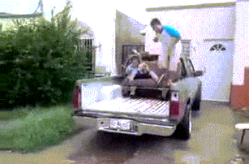 Ai hiểu ý mình lại để cái ghế này ở đây nhỉ?