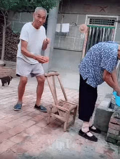 Vẫn còn nghịch lắm. Vẫn còn nghịch lắm.