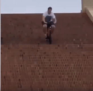 Lớn rồi còn chơi dại.