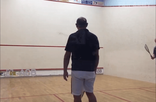 Tốt nhất hãy mang đồ bảo hộ khi đứng gần những đứa vụng về.