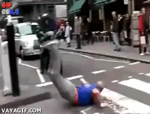 Đi nhanh dùm cái.