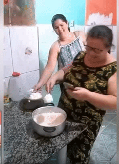 Có lúc cháo không có mà ăn. Có lúc cháo không có mà ăn.