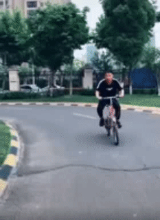 Anh bảo vệ em trước mọi nguy hiểm. Anh bảo vệ em trước mọi nguy hiểm.