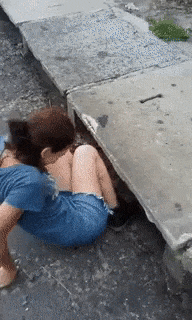 Khoảnh khắc tuyệt đẹp của những người hùng xả thân cứu sống các con vật nhỏ bé ảnh 8 Khoảnh khắc tuyệt đẹp của những người hùng xả thân cứu sống các con vật nhỏ bé ảnh 8