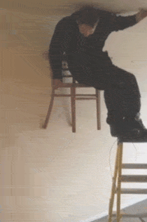 Nhìn mãi không hiểu anh ấy định làm gì. Nhìn mãi không hiểu anh ấy định làm gì.