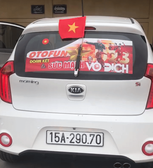 Ai biết dán cái này ở đâu không ạ Ai biết dán cái này ở đâu không ạ