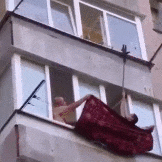 Khoảnh khắc tuyệt đẹp của những người hùng xả thân cứu sống các con vật nhỏ bé ảnh 1 Khoảnh khắc tuyệt đẹp của những người hùng xả thân cứu sống các con vật nhỏ bé ảnh 1