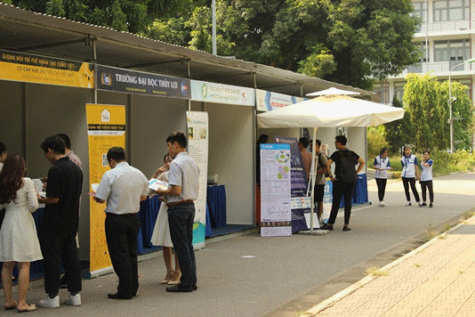 Các gian hàng tại ngày hội Các gian hàng tại ngày hội