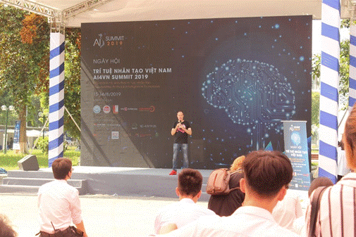 Ông Peter Vesterbacka diễn thuyết tại Hội trường C2 về AI trong Fintech Ông Peter Vesterbacka diễn thuyết tại Hội trường C2 về AI trong Fintech