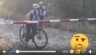 Ơ, sao lại làm vậy nhỉ