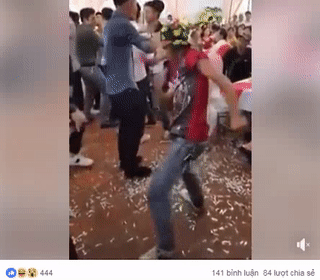 Lui hết ra để anh thể hiện