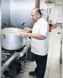 Sao mà lật được nó đây.