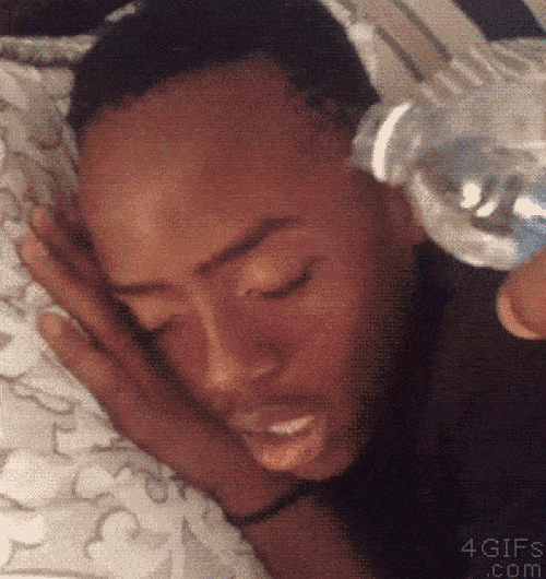 Giật mình tưởng "sóng thần" ập đến đây mà.