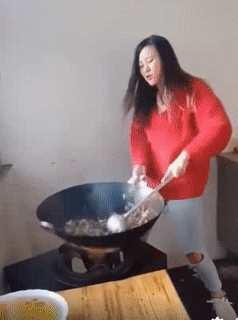 Đã khéo tay còn yêu nhạc nữa chứ. Đã khéo tay còn yêu nhạc nữa chứ.