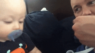 Trò nghịch ngầm hết đỡ nổi của bố và con khi mẹ vắng nhà ảnh 5