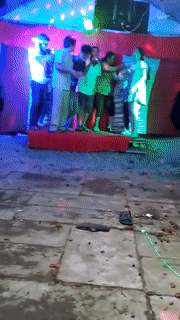 Mấy đứa để chú thể hiện