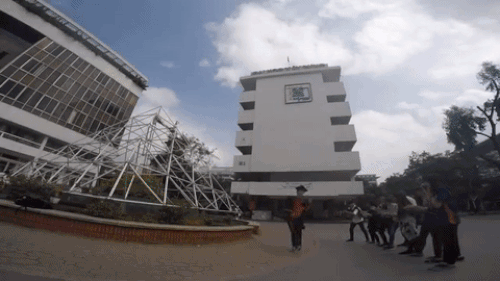 Sinh viên xây dựng ra trường làm gì? 10-anh-hai-hot-nhat-facebook-trong-ngay-9