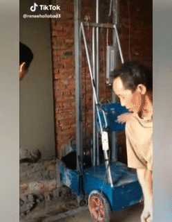 Bảo sao phụ hồ như em cũng thất nghiệp.